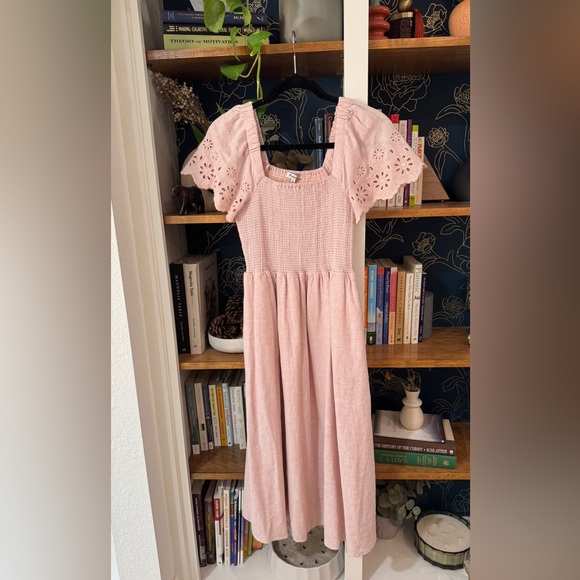 Madewell Linen-Blend Eyelet-Sleeve Lucie
Smocked Midi Dress - Picture 8 of 11